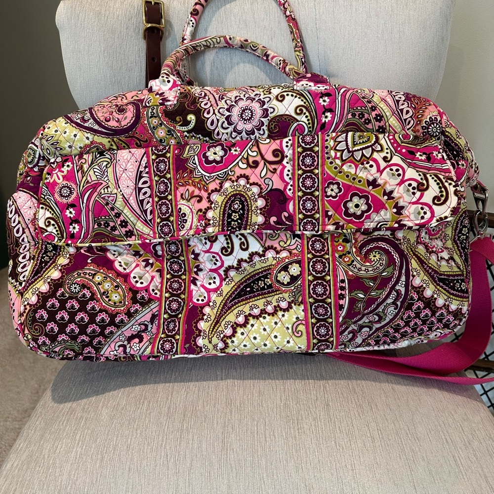 Vera Bradley Grand weekender in Very Berry Pasiley
